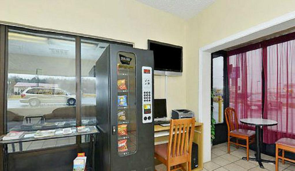 Americas Best Value Inn - Fredericksburg North Exterior photo