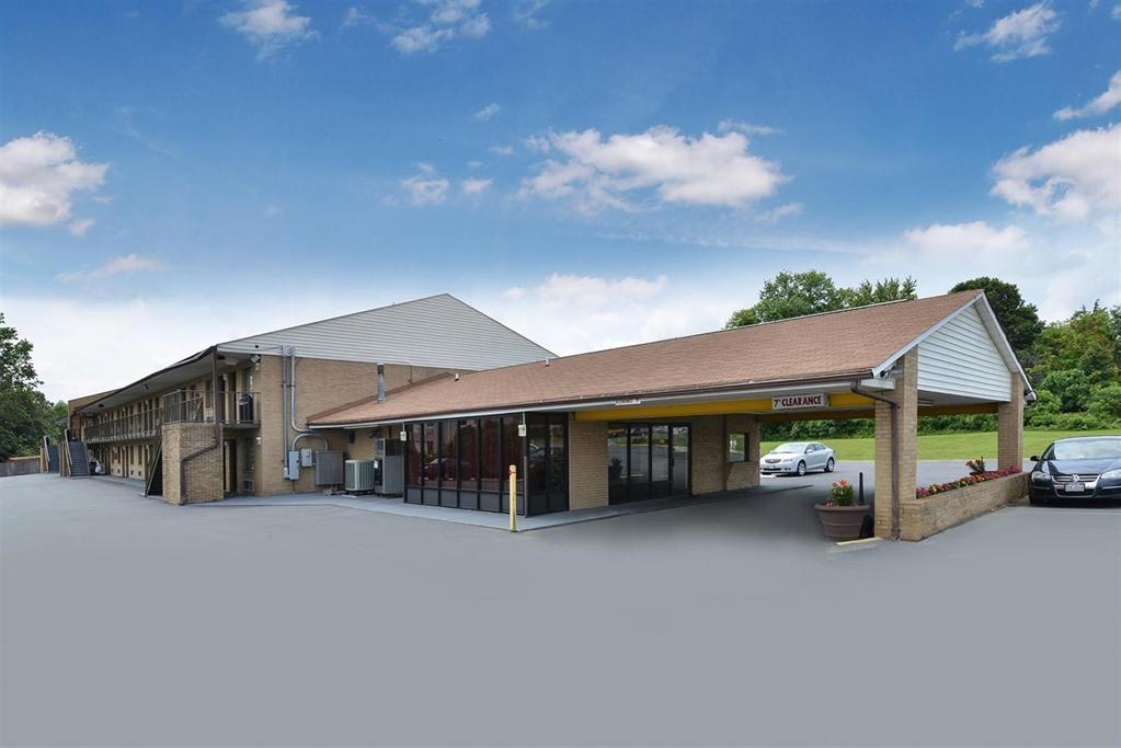 Americas Best Value Inn - Fredericksburg North Exterior photo