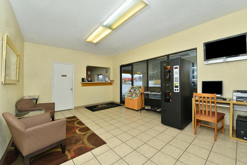 Americas Best Value Inn - Fredericksburg North Interior photo