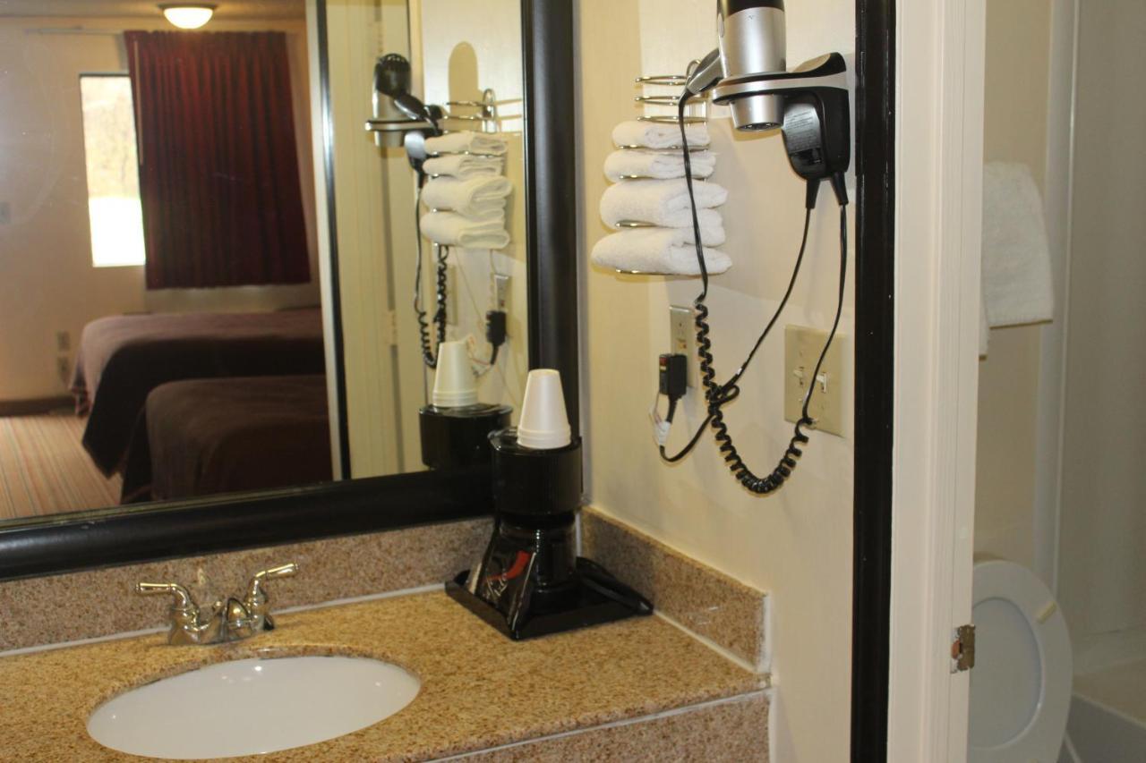 Americas Best Value Inn - Fredericksburg North Exterior photo