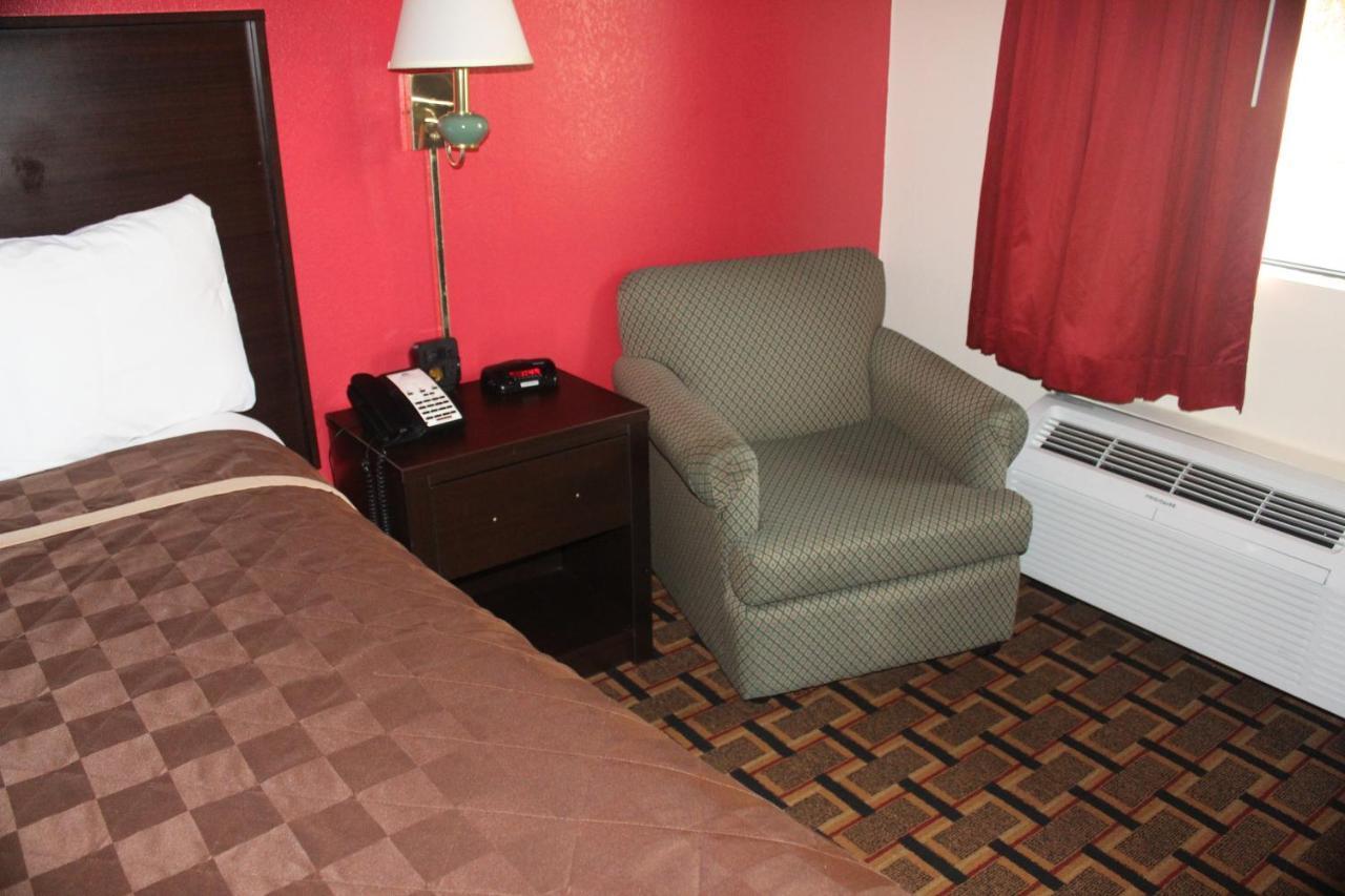 Americas Best Value Inn - Fredericksburg North Exterior photo