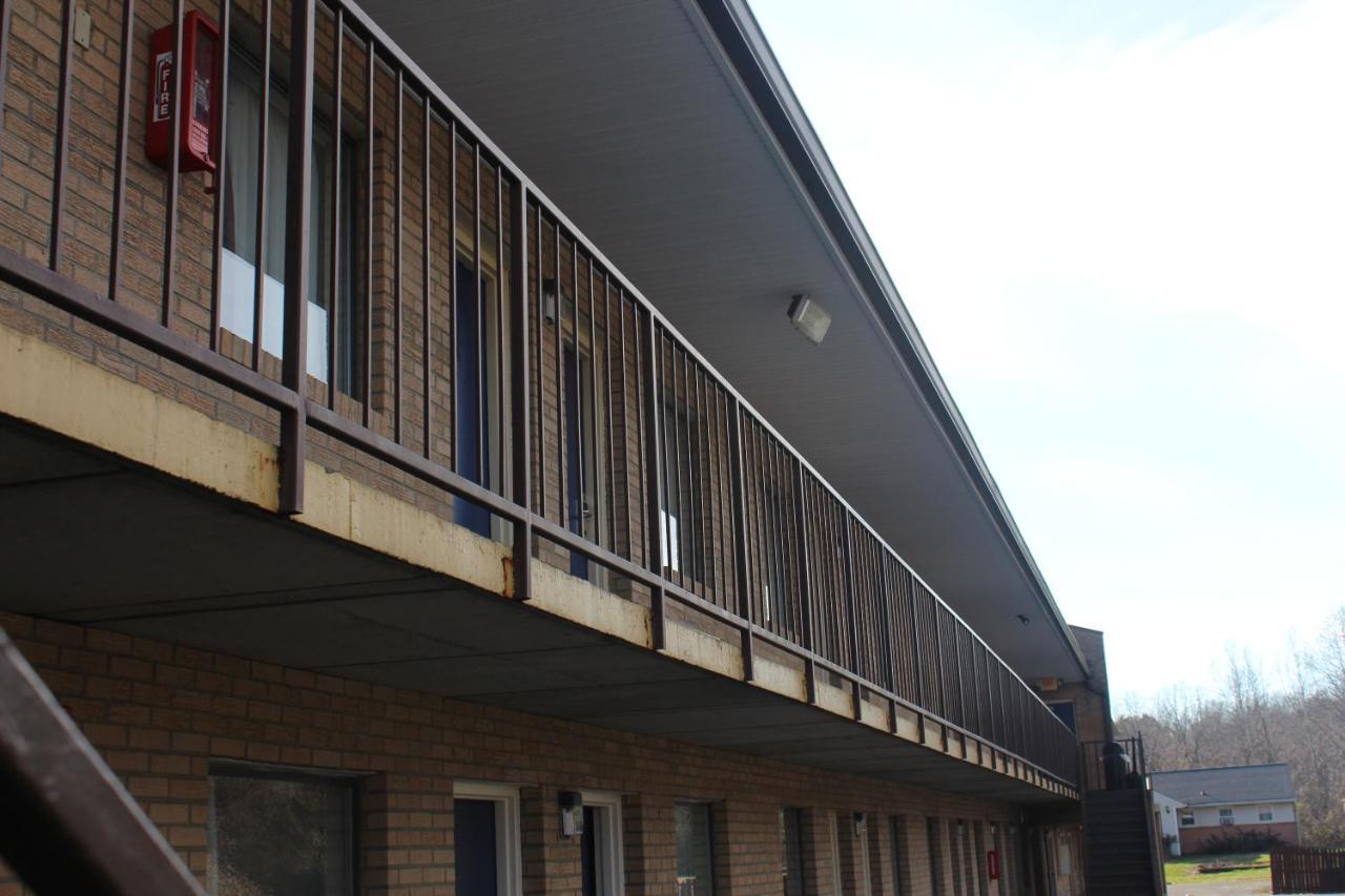 Americas Best Value Inn - Fredericksburg North Exterior photo